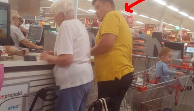 The father of two children was praised by people around the world for what he did in a supermarket The father of two children was praised by people around the world for what he did in a supermarket